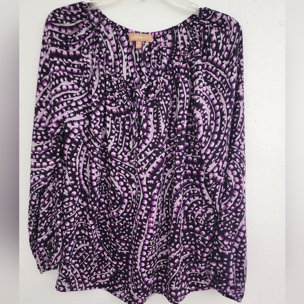 Ellen Tracy Womens Blouse SZ XL
Black Purple TePurple and Black Patterned Blouse